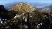 84  Moregallo tra due tratti di 'Quel ramo del Lago di Como' e le montagne di Lecco